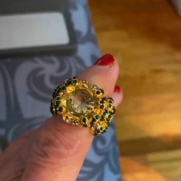 Jewelry - Ladies ring